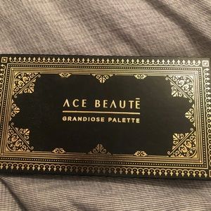 Ace Beautē eyeshadow palette